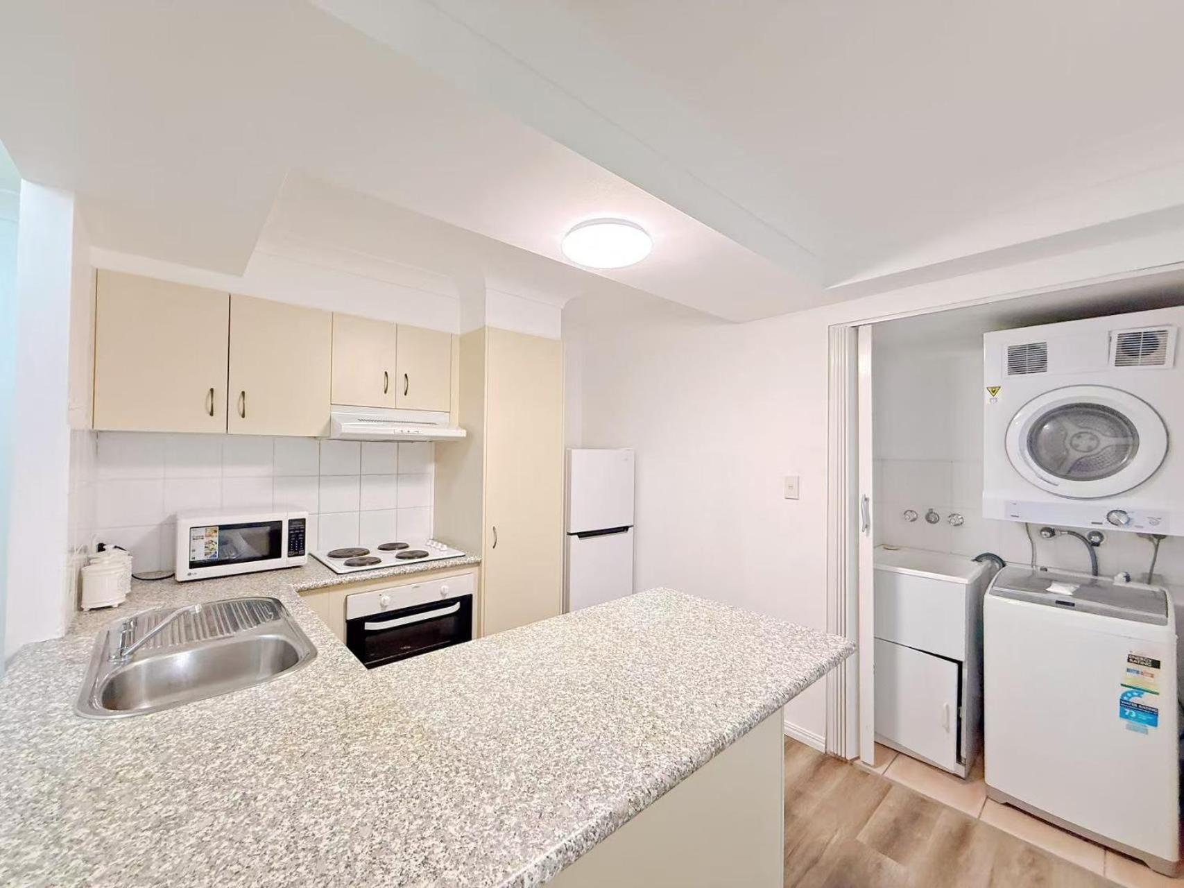 Karana Palms Resort Gold Coast Exterior foto
